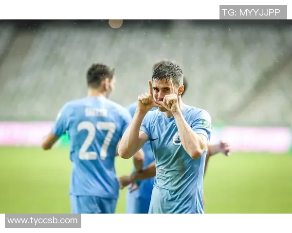 武汉三镇对阵深圳新鹏城半场战报埃杜加西亚再度破门杨一鸣遭遇红牌处罚